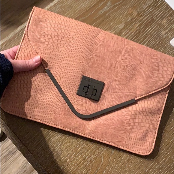Pink BCBGeneration clutch!π - Picture 2 of 9